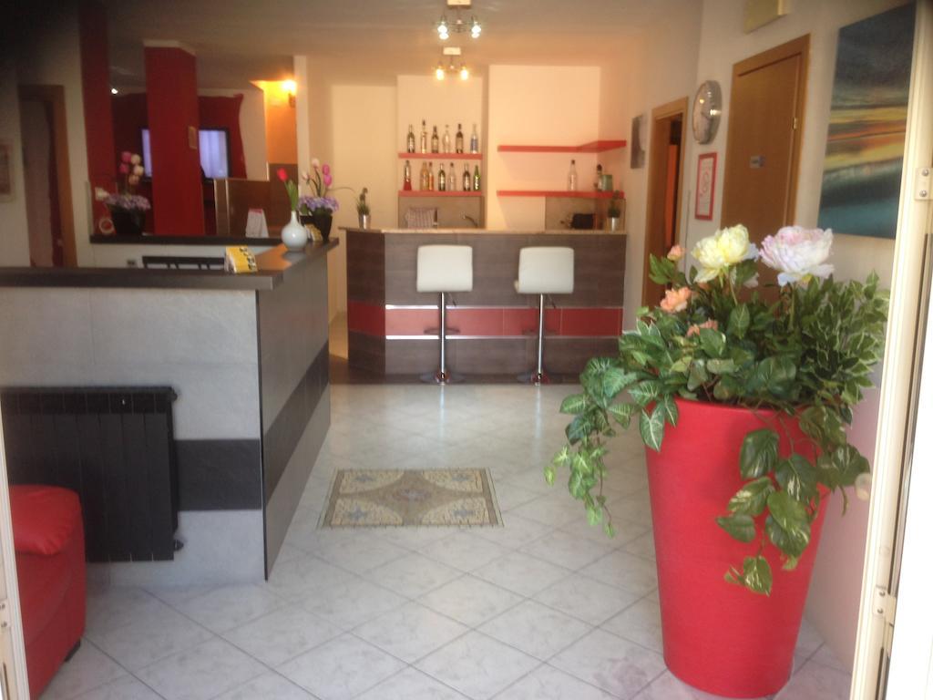 Perla Del Mare Affittacamere Campofelice Di Roccella Luaran gambar