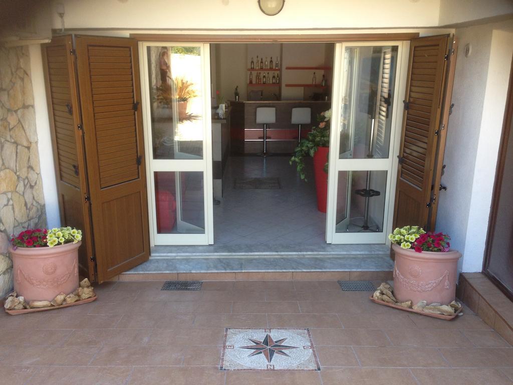 Perla Del Mare Affittacamere Campofelice Di Roccella Luaran gambar