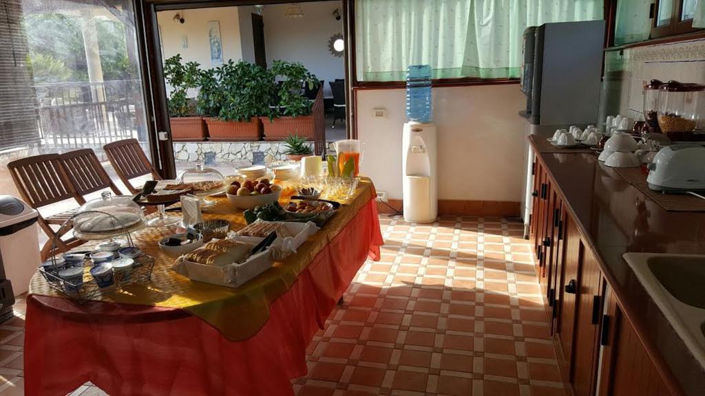 Perla Del Mare Affittacamere Campofelice Di Roccella Luaran gambar