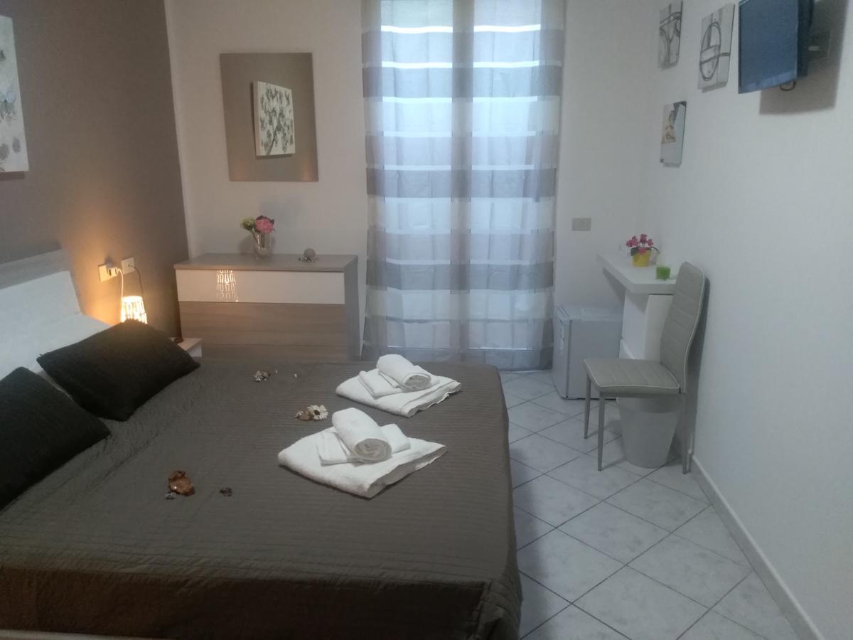 Perla Del Mare Affittacamere Campofelice Di Roccella Luaran gambar